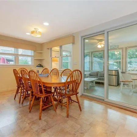 Stunning Home In Haven Beach With 5 Bedrooms, Heated Swimming Pool And Wifi